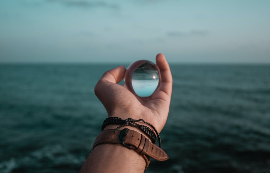 Deri Bileklikler: Stilinizi Tamamlayan Eşsiz Aksesuarlar